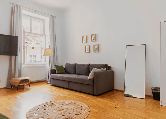 Apartamento Comfy 2br Apt, Perfect For Long Near Rennweg
