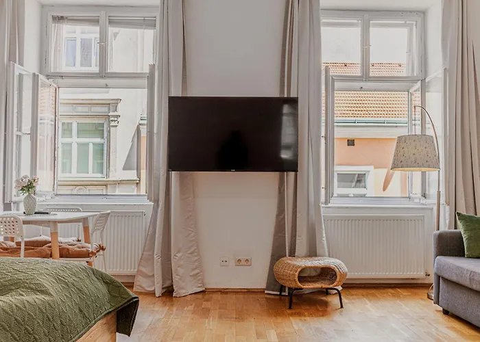 Apartamento Comfy 2br Apt, Perfect For Long Near Rennweg