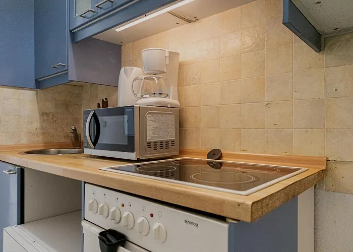Comfy 2br Apt, Perfect For Long Near Rennweg