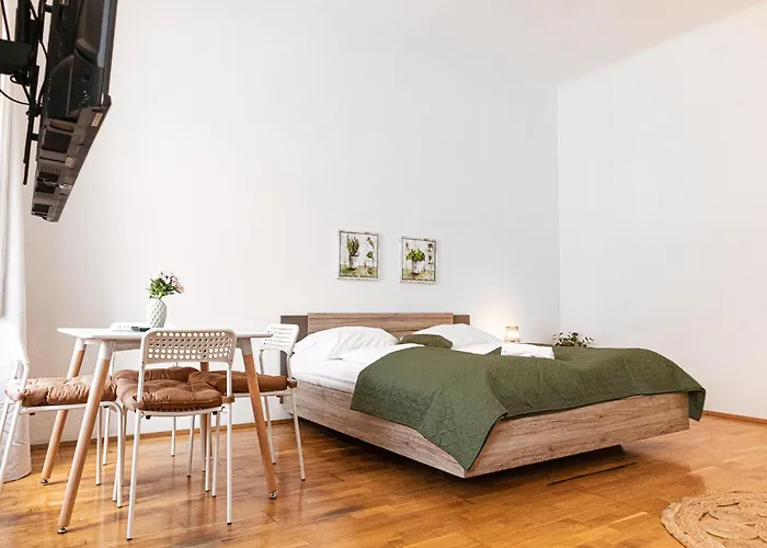 Comfy 2br Apt, Perfect For Long Near Rennweg Daire Viyana