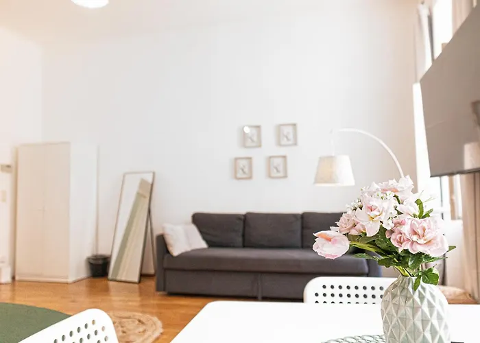 Daire Comfy 2br Apt, Perfect For Long Near Rennweg Viyana