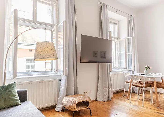 Daire Comfy 2br Apt, Perfect For Long Near Rennweg *