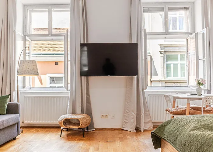 Comfy 2br Apt, Perfect For Long Near Rennweg Daire